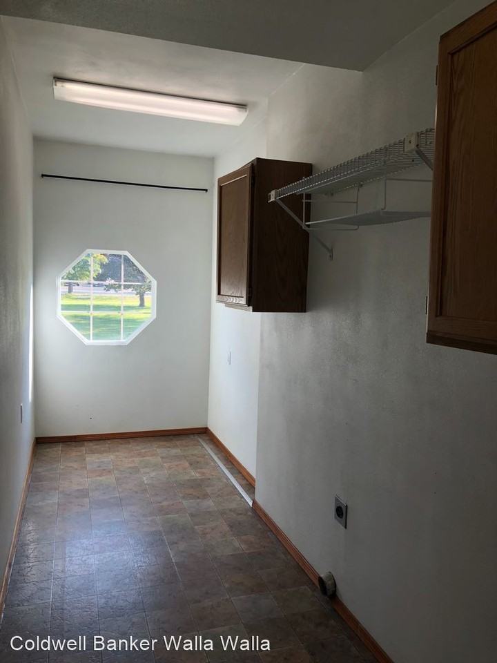 572 S Gose St - Photo 2 of 29