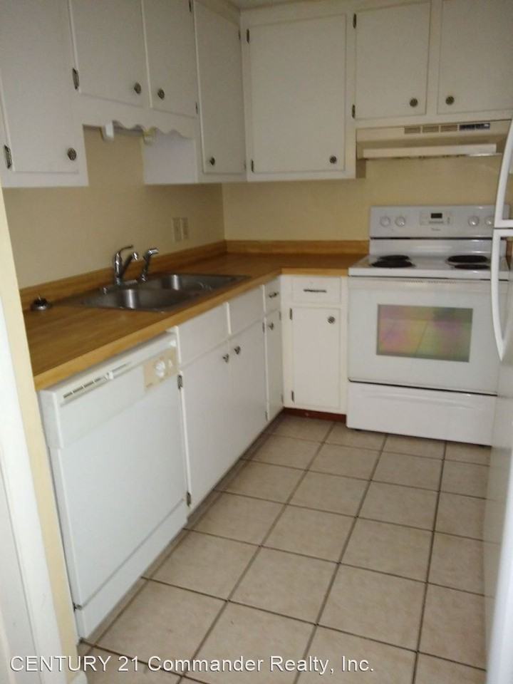 1110 Bradley Cir - Photo 2 of 10