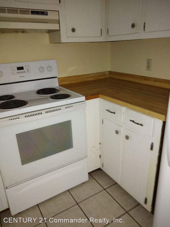 1110 Bradley Cir - Photo 3 of 10