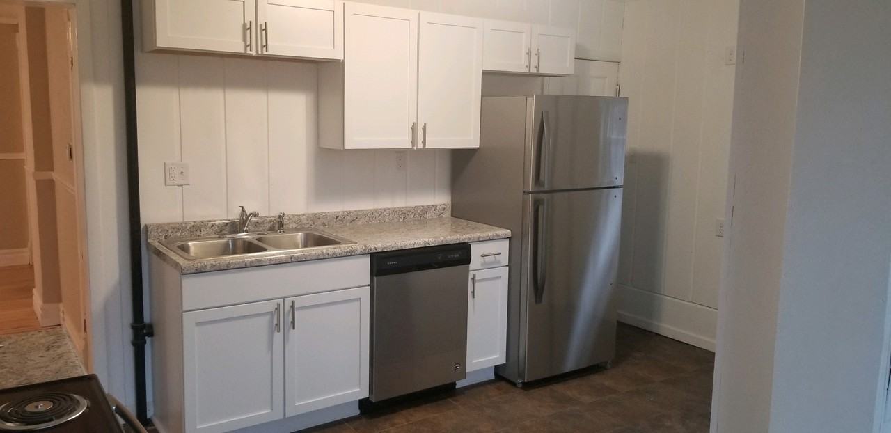 1105 Bellevue Ave - Photo 3 of 11