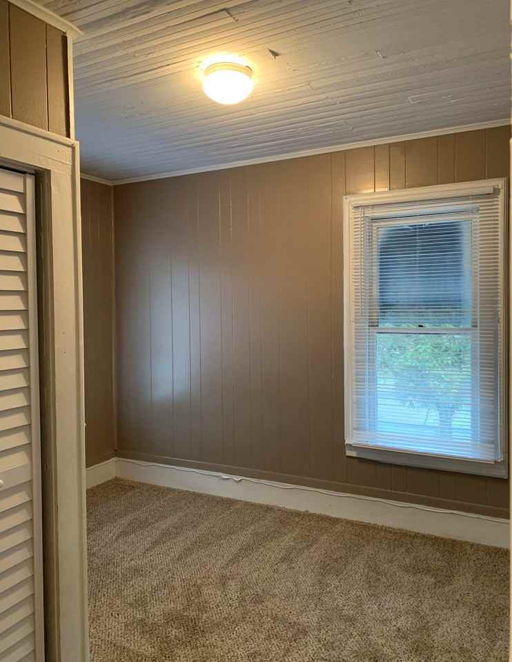 331 W 40th St - Photo 3 of 21