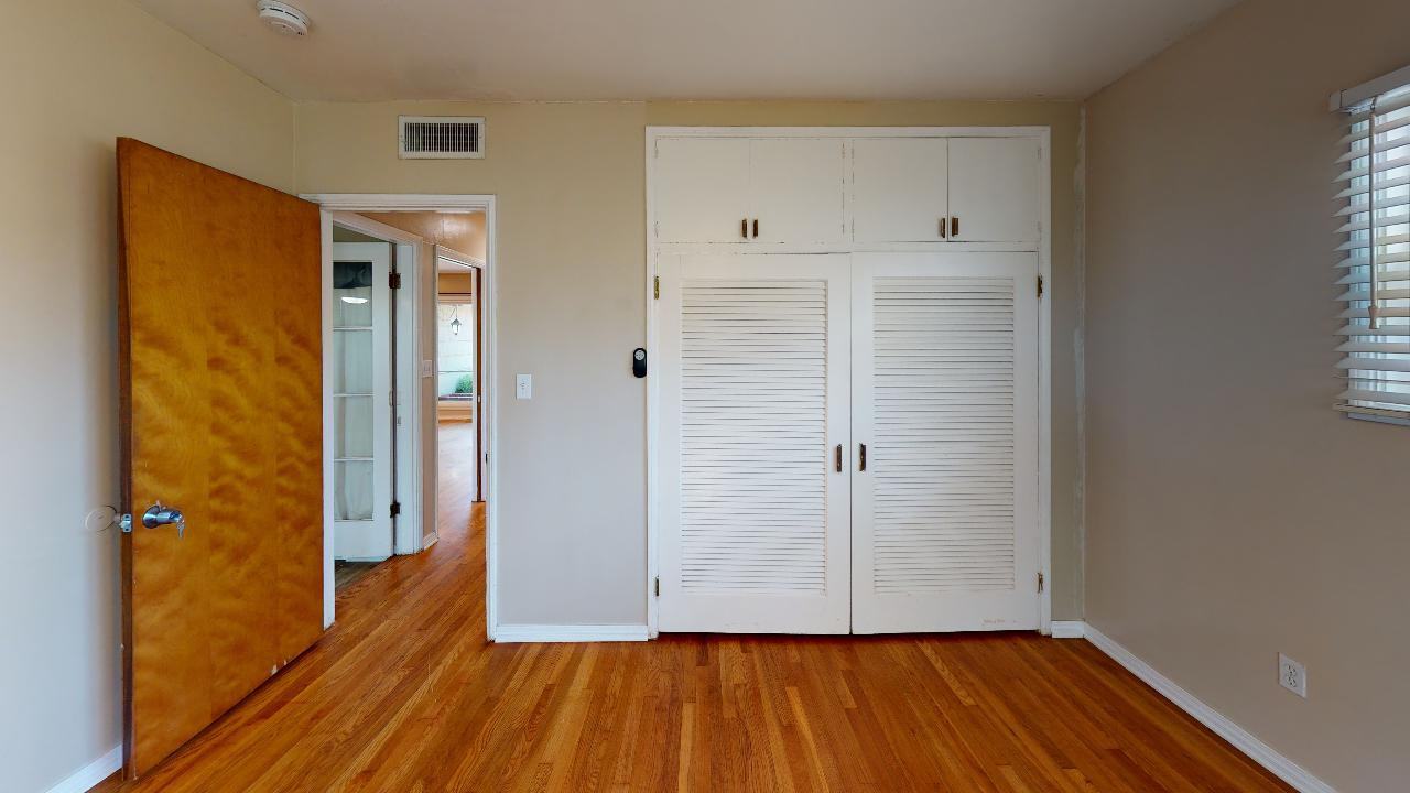 4947 63rd St - Photo 2 of 41