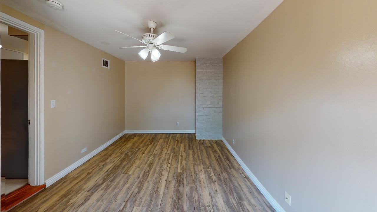 4947 63rd St - Photo 3 of 41