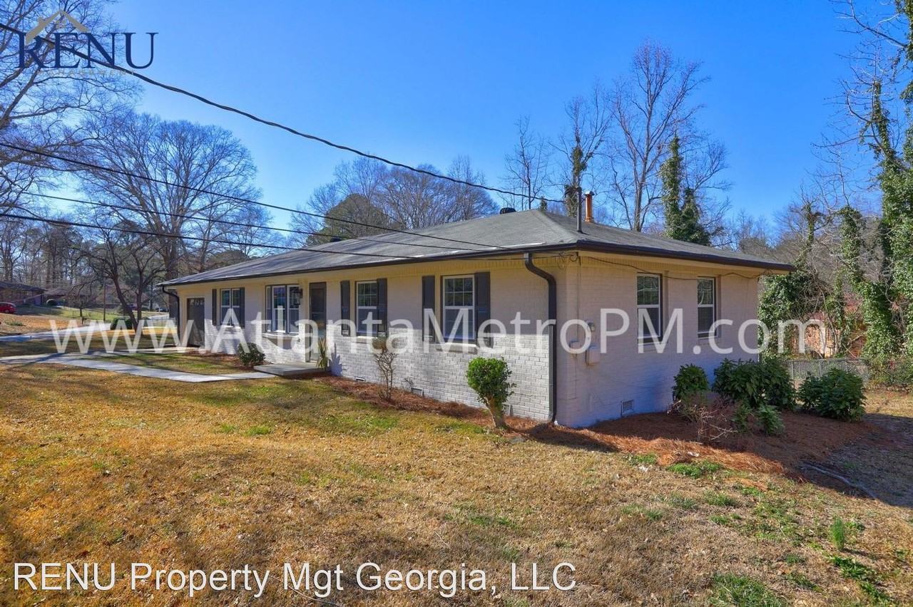 2522 Montezuma Cir - Photo 2 of 26