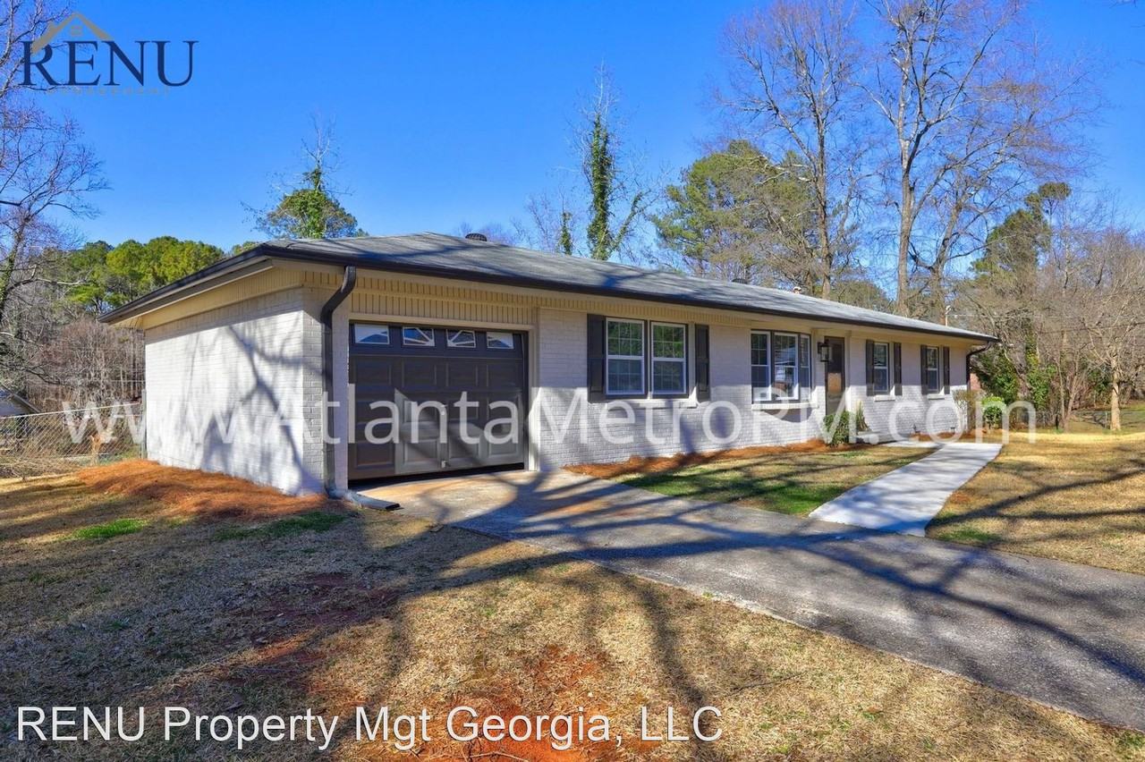2522 Montezuma Cir - Photo 3 of 26