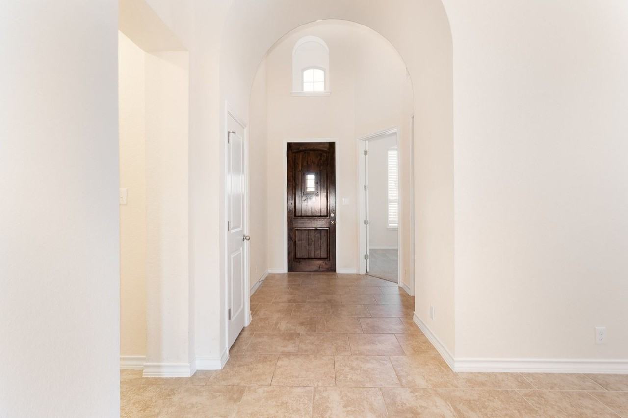 7631 Mckinney Hls - Photo 3 of 25