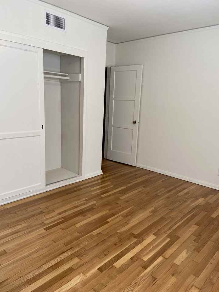 Toluca Lake Cottages - Photo 4 of 14