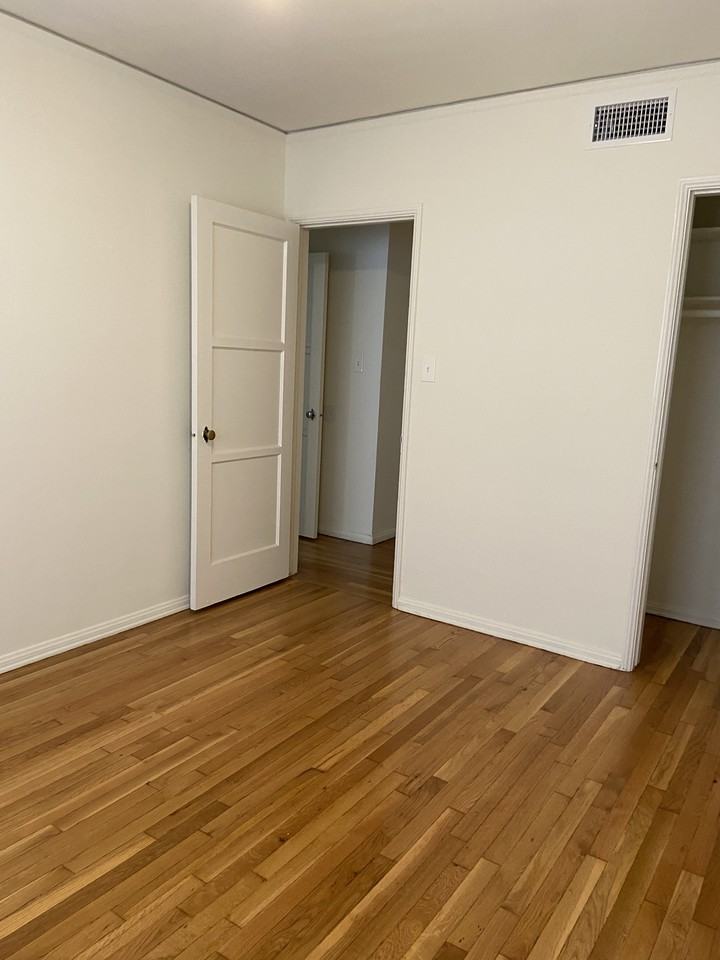 Toluca Lake Cottages - Photo 6 of 14