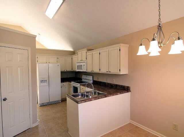 2582 Candler Way Sw - Photo 3 of 5