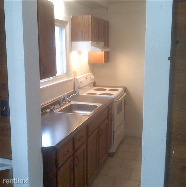 533 Lathrop St - Photo 2 of 7