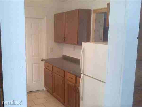 533 Lathrop St - Photo 3 of 7