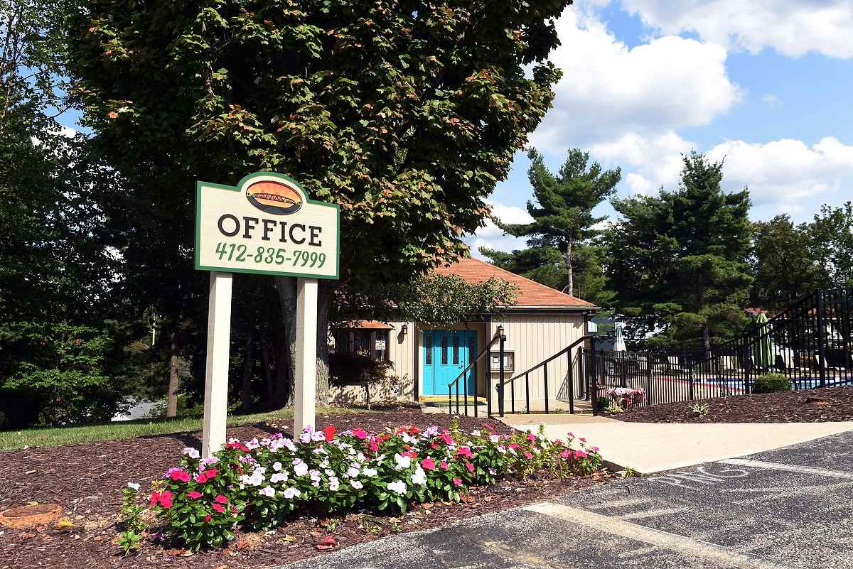 Highfield Crossing Apartments and Townhomes 1200 Highfield Court