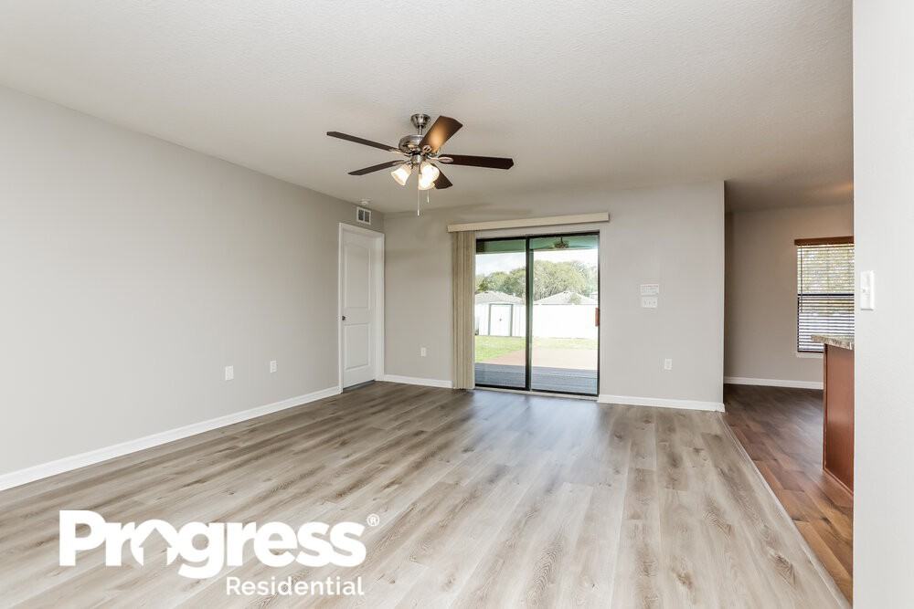 2302 Bexley Dr - Photo 3 of 21