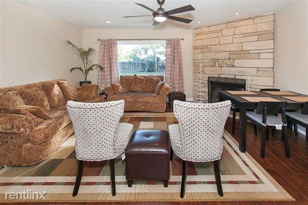 18648 Gledhill St - Photo 2 of 10