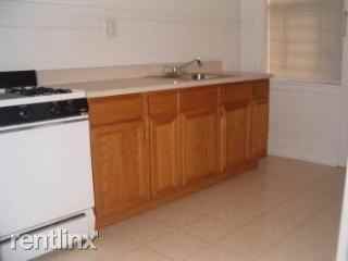 2100 W Chase - Photo 2 of 4