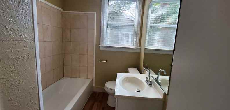 742 Ontario St - Photo 3 of 6