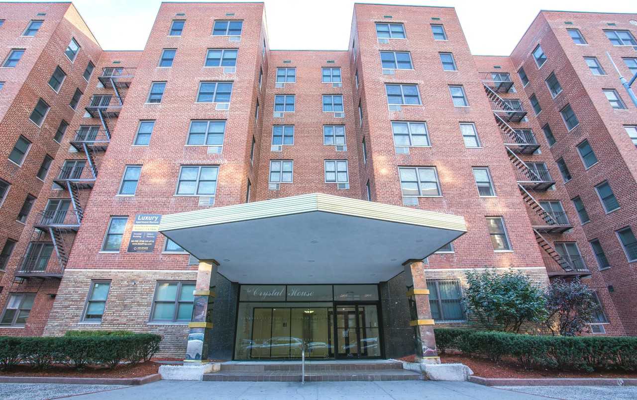 Pelham Parkway Towers Apartments for Rent 2160 Matthews Ave, New York