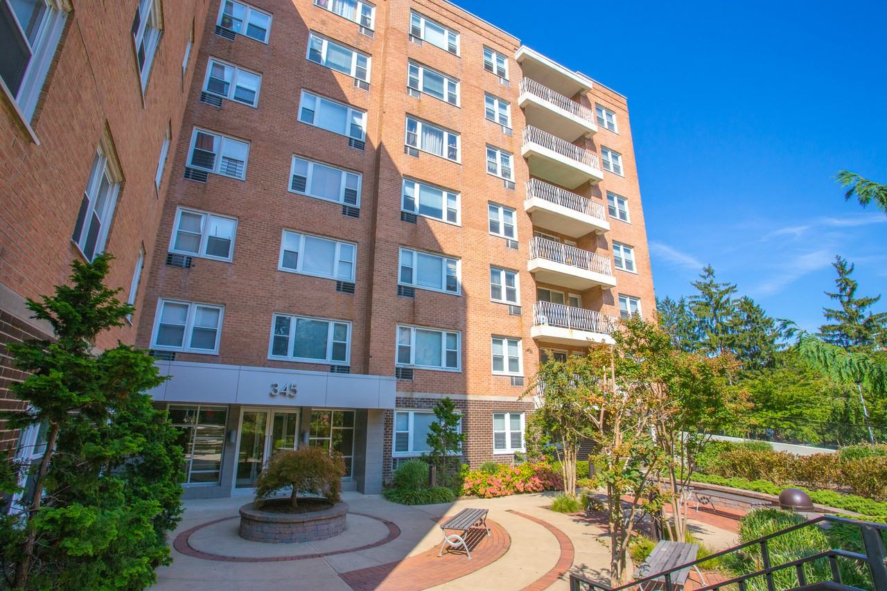 The Churchill - Photo 2 of 3