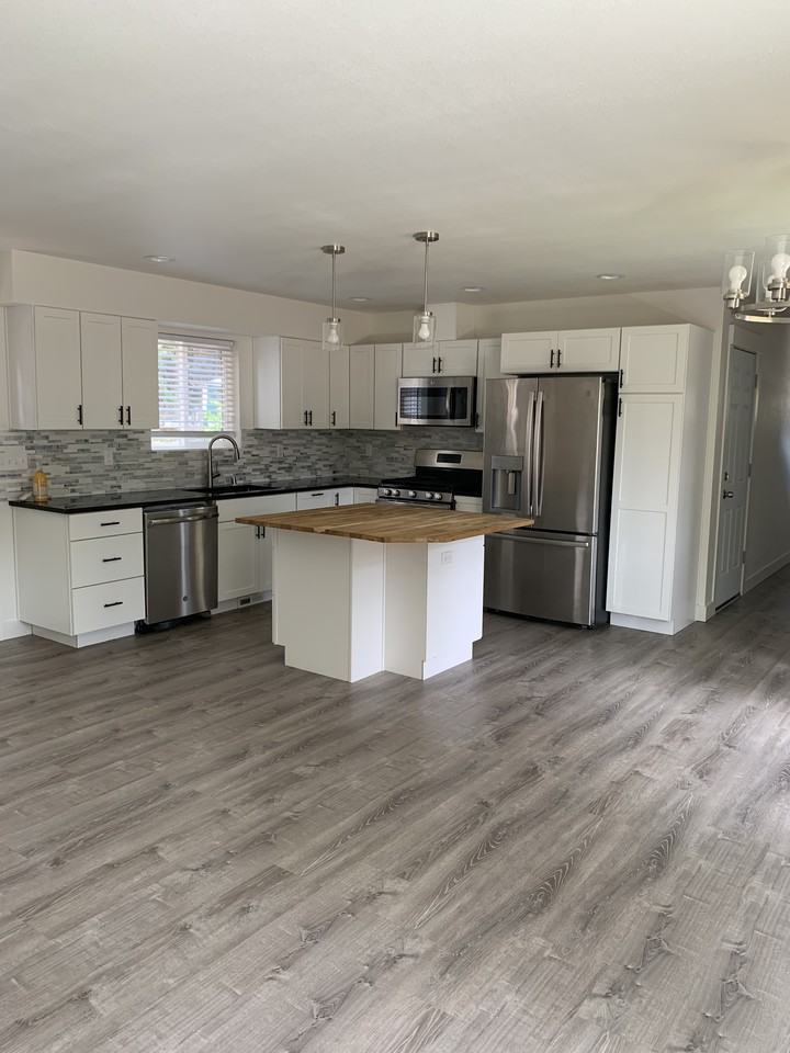 942 Estes Ave. - Photo 3 of 10