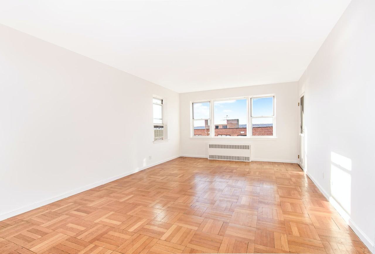 3750 Hudson Manor Ter #6GW - Photo 3 of 12