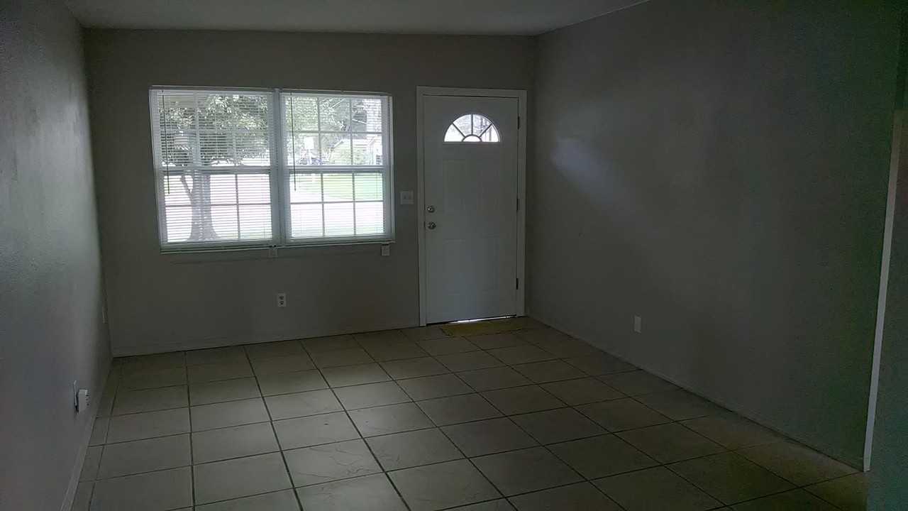 8307 Ash Ave - Photo 3 of 16