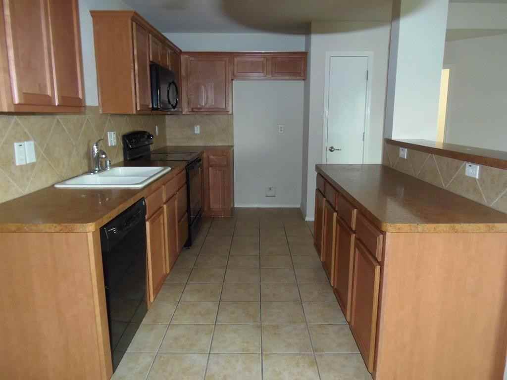 717 River Run Dr - Photo 3 of 10