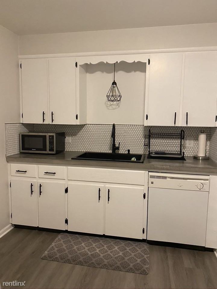 1649 Matilda St Ne - Photo 2 of 21