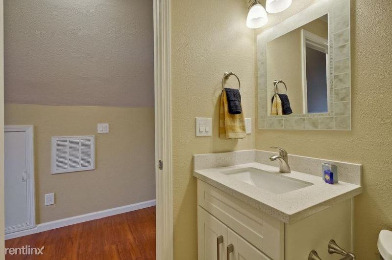 960 960 S 6th St 1 - Photo 3 of 4