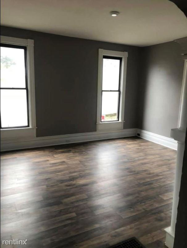 635 Wood St - Photo 2 of 8