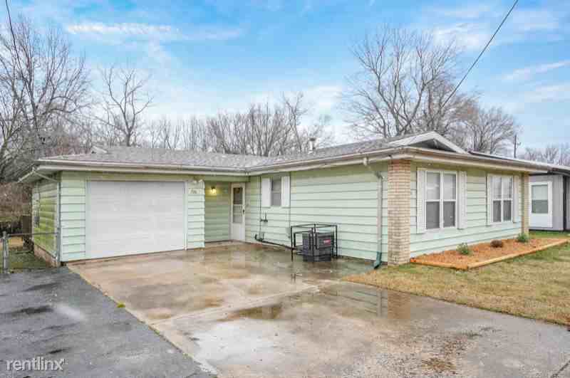 726 N Fulbright Ave - Photo 2 of 11