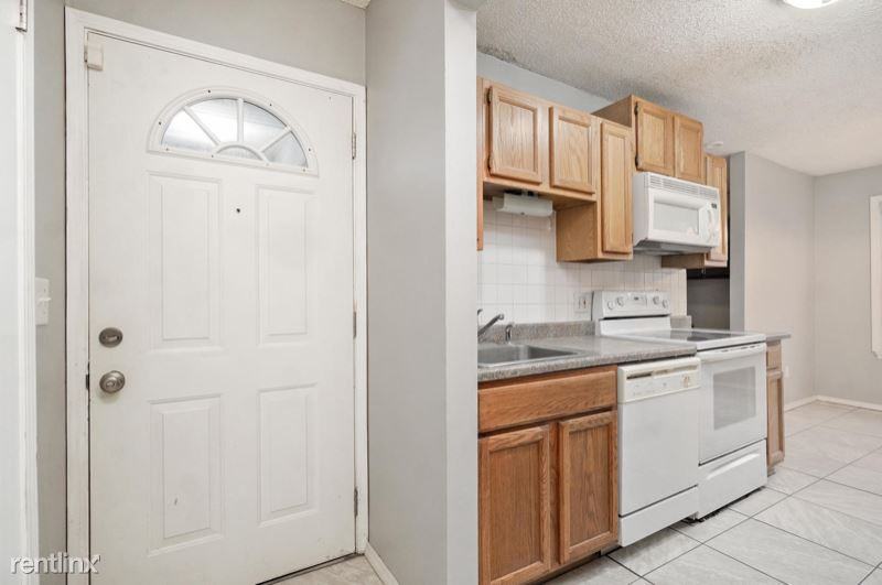 726 N Fulbright Ave - Photo 3 of 11