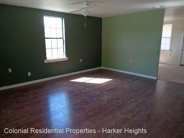 2744 Tanglewood Dr - Photo 2 of 9