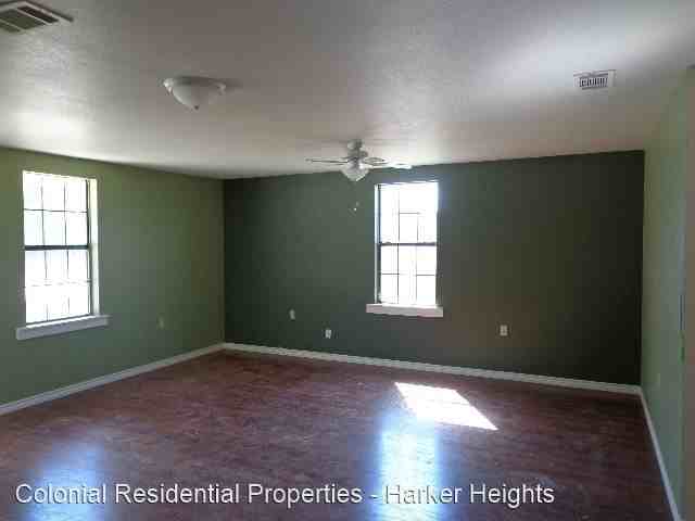 2744 Tanglewood Dr - Photo 3 of 9