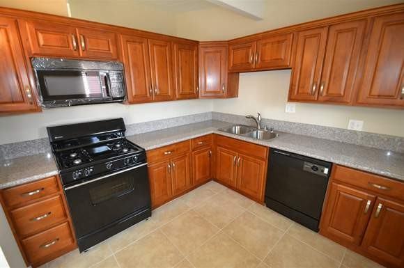 1358 N Allyn Ave - Photo 2 of 3