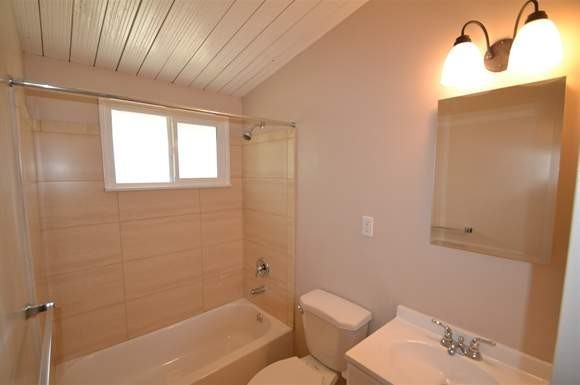 1358 N Allyn Ave - Photo 3 of 3