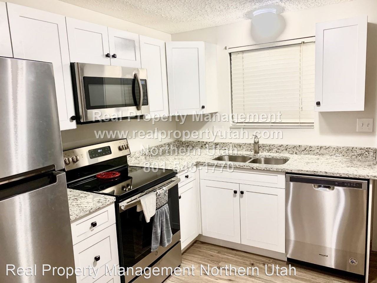 2145 E Oakridge Dr - Photo 2 of 9