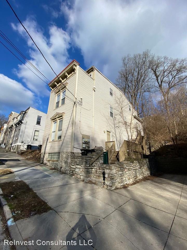 2226 Ravine - Photo 2 of 9