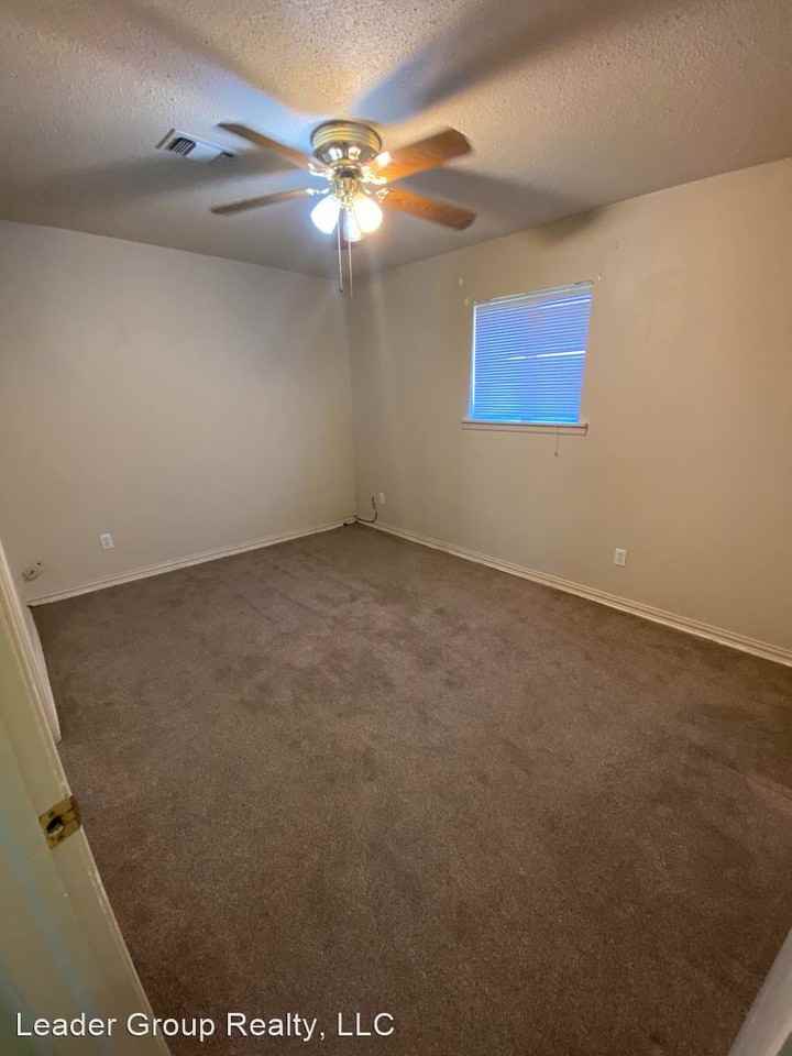 536 E Morris Ave - Photo 3 of 11