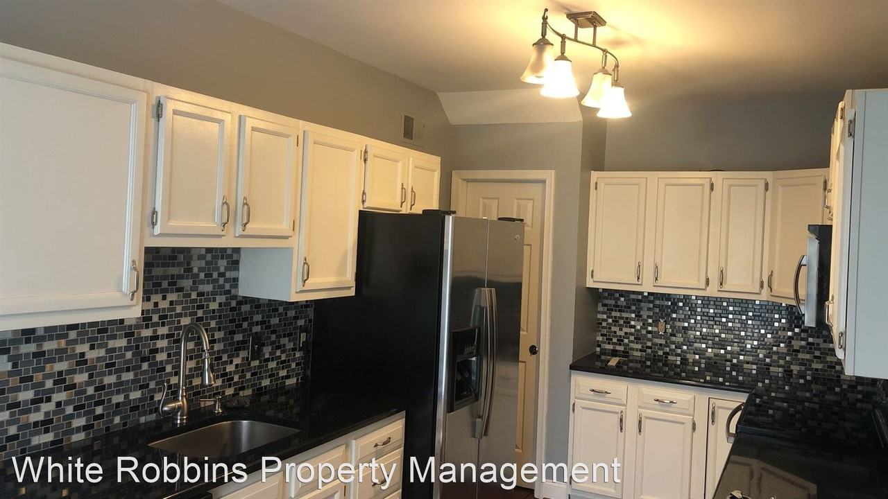 803 W 21st St - Photo 2 of 14