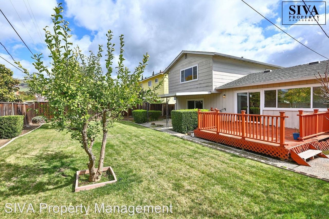 3267 Cropley Ave - Photo 2 of 33