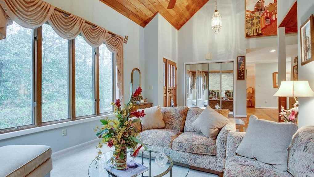 9 Weybridge Ct - Photo 3 of 49