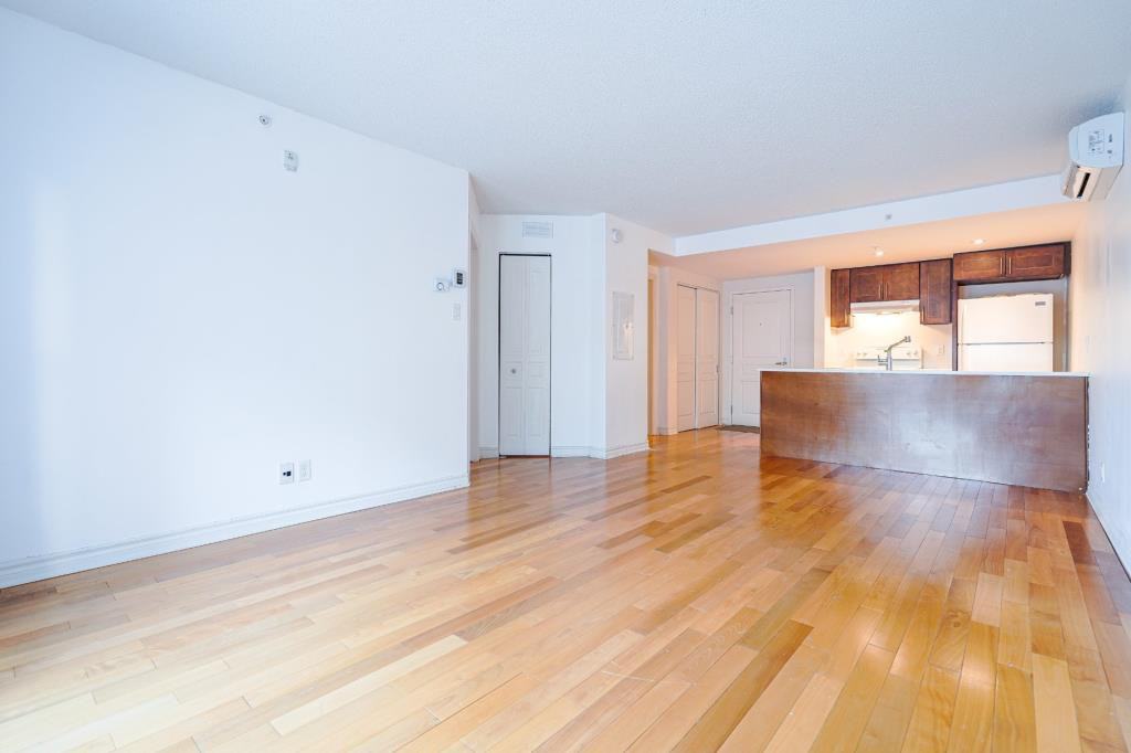 450 Rue Saint-Antoine E - Photo 2 of 17