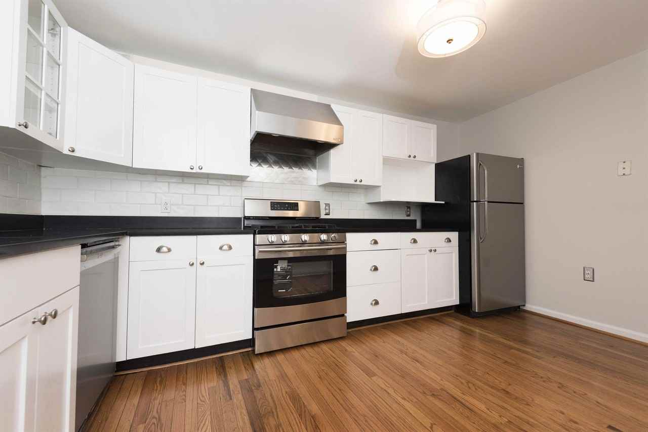 202 11th St Ne #1 - Photo 6 of 22