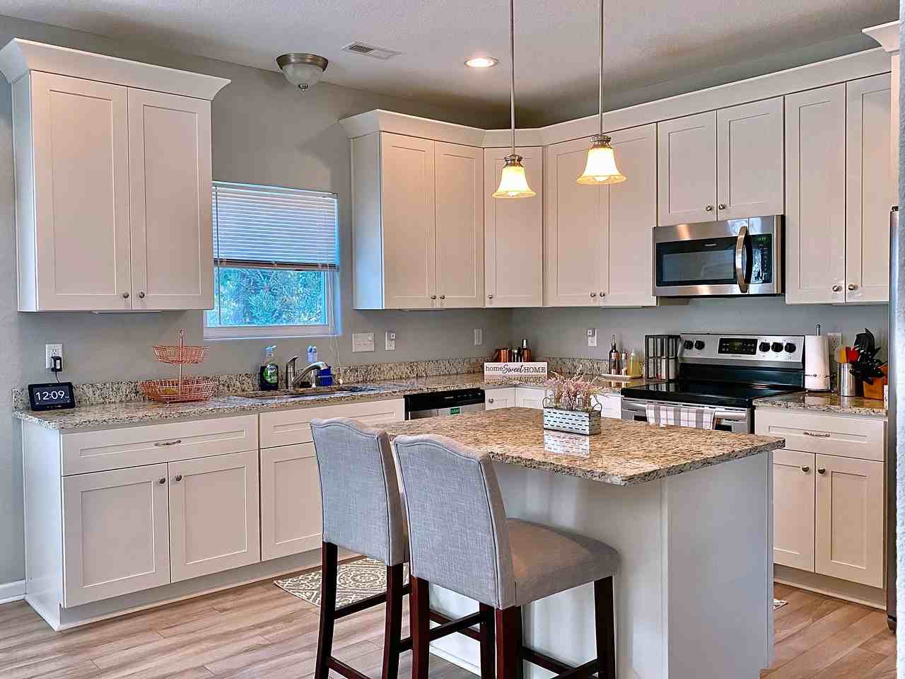 1017 Tifton St - Photo 2 of 35