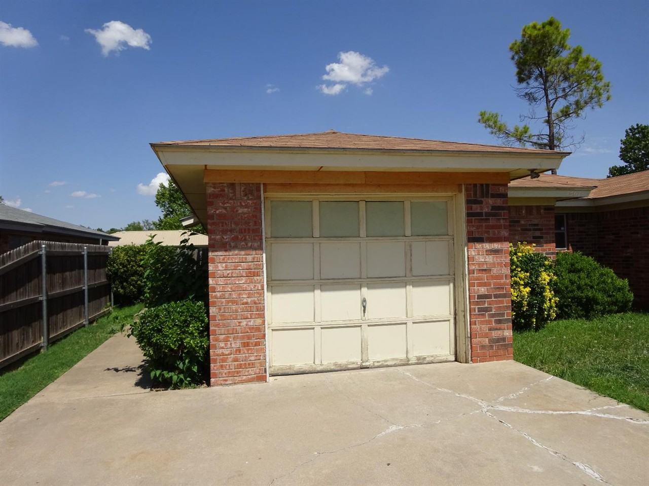 7507 Avenue W - Photo 2 of 2