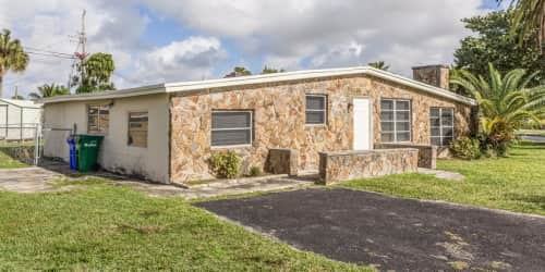 6221 Nw 9th Ct - Photo 2 of 26