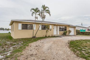 730 Hawthorne Dr - Photo 2 of 21