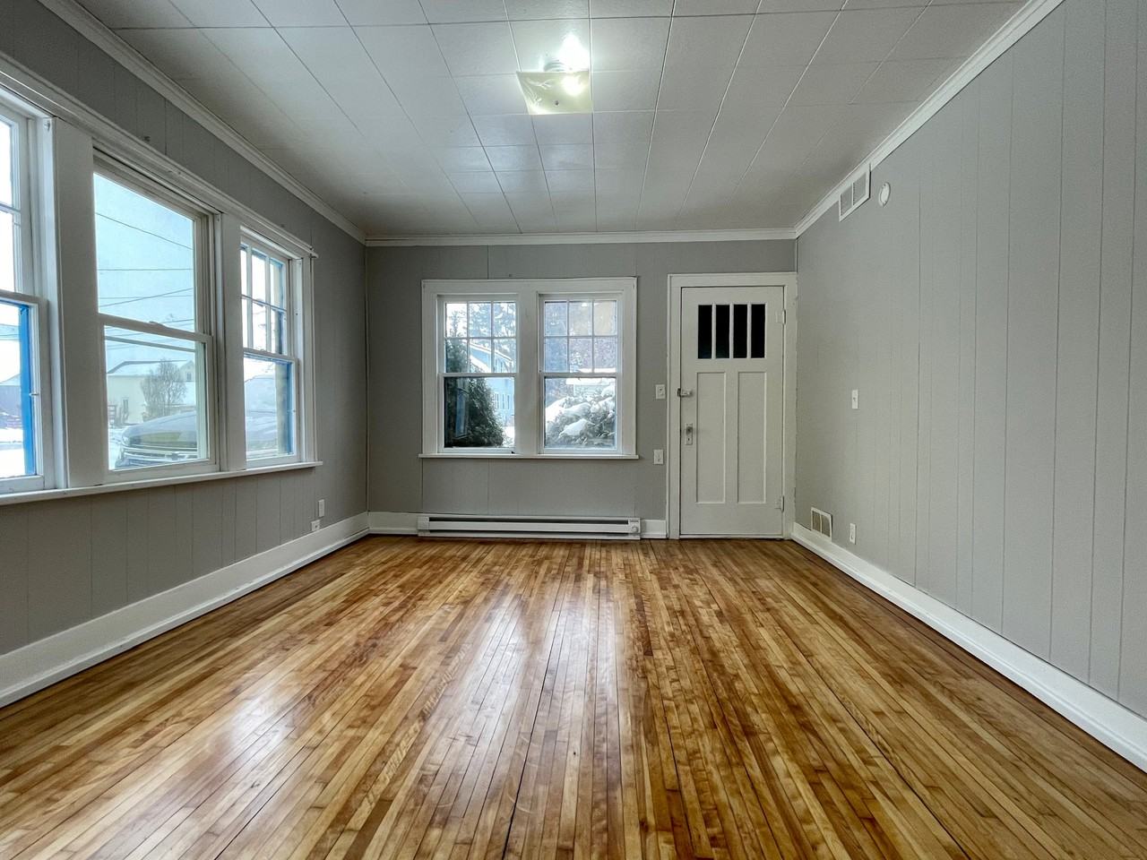 309 W 5th St #1 - Photo 3 of 11