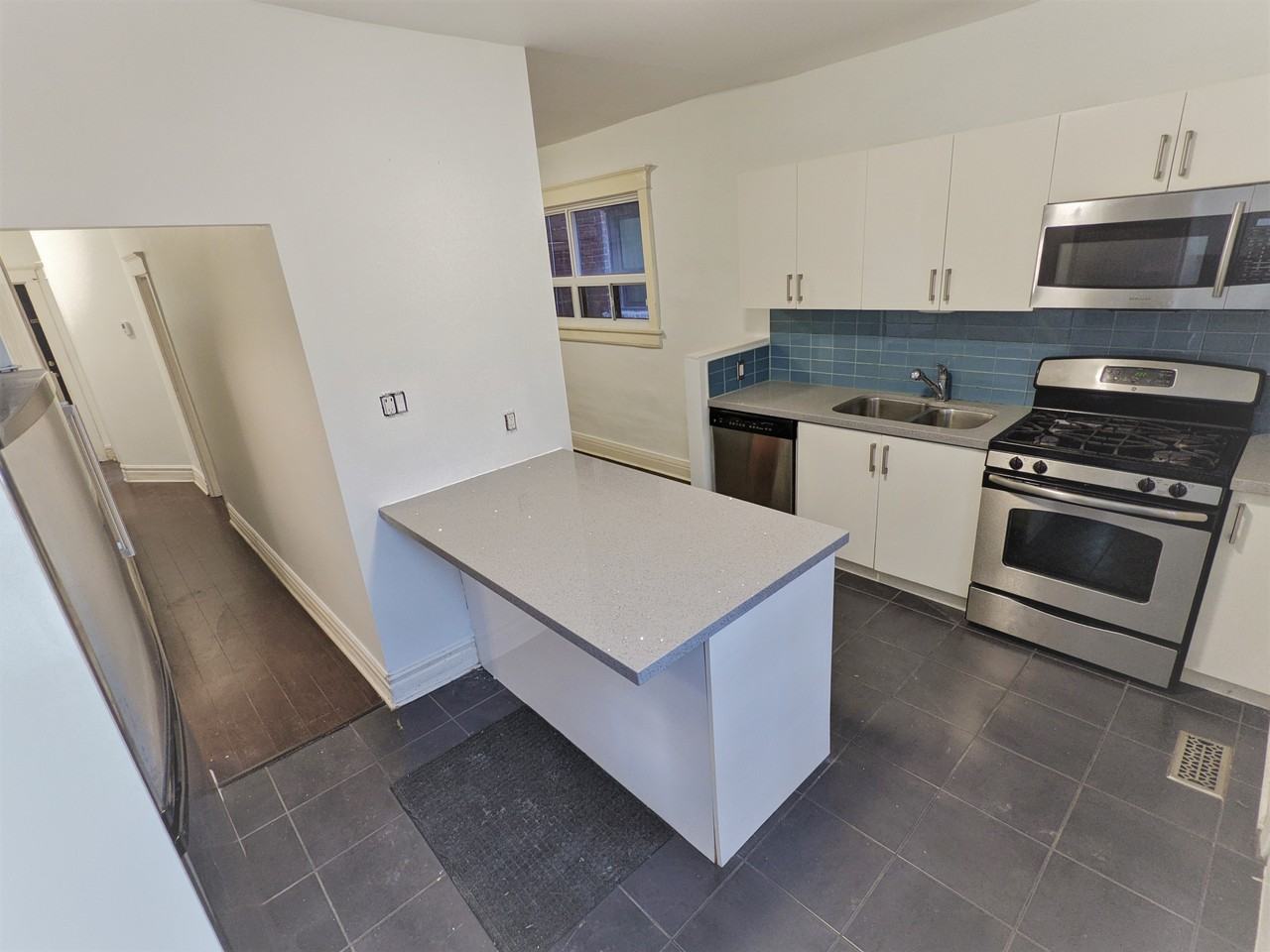 1068 Shaw Street - Photo 5 of 13