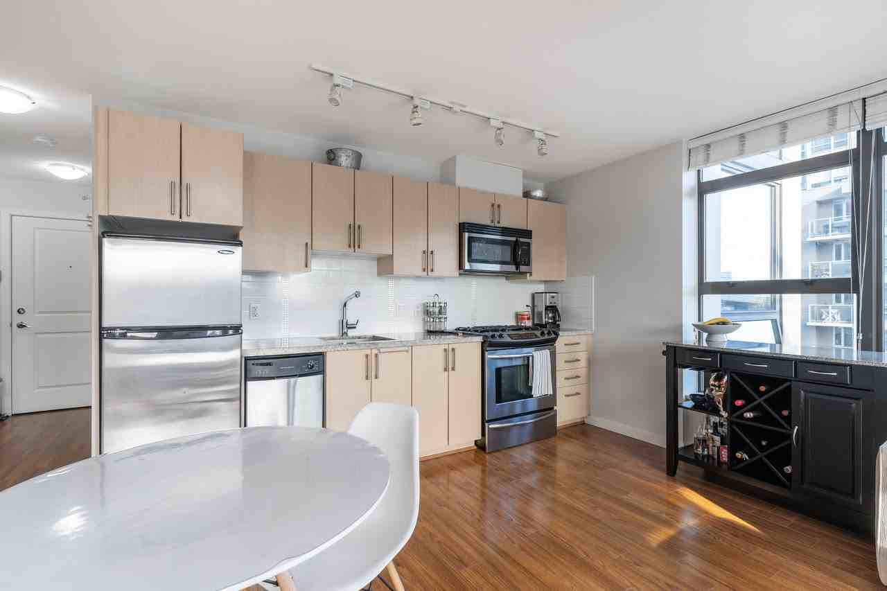 West Broadway #702 - Photo 4 of 19